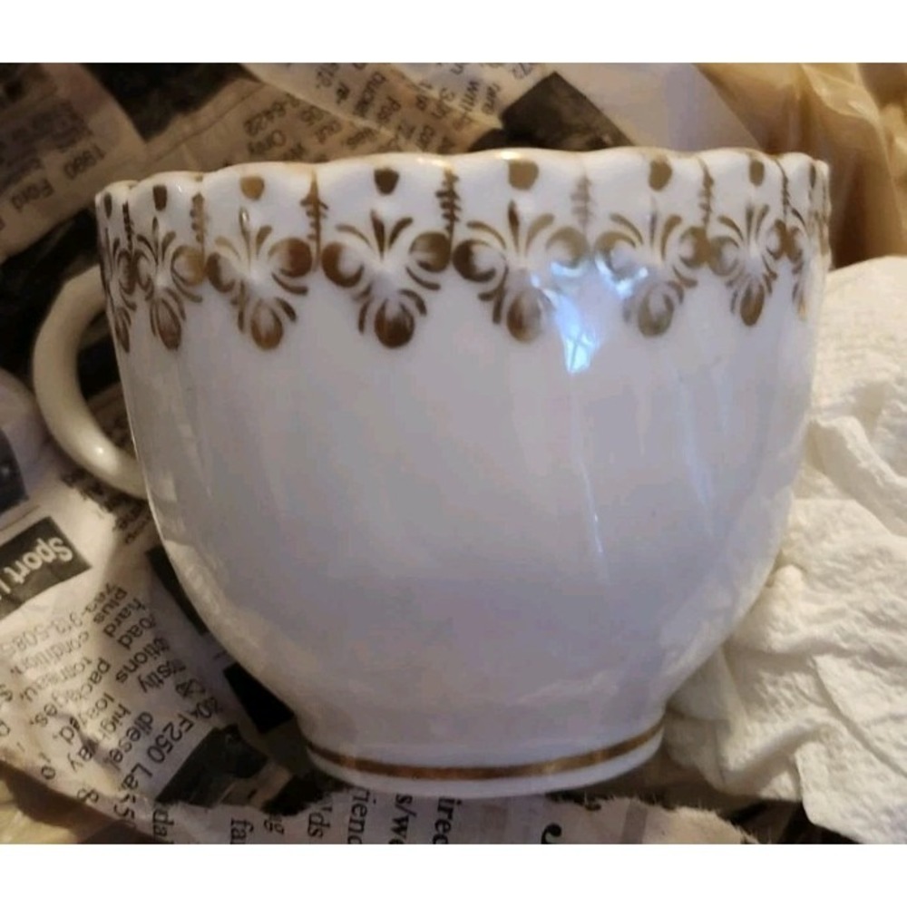 Vintage Porcelain Teacup | White‎ w/ Gold Scroll Trim | Unmarked China
